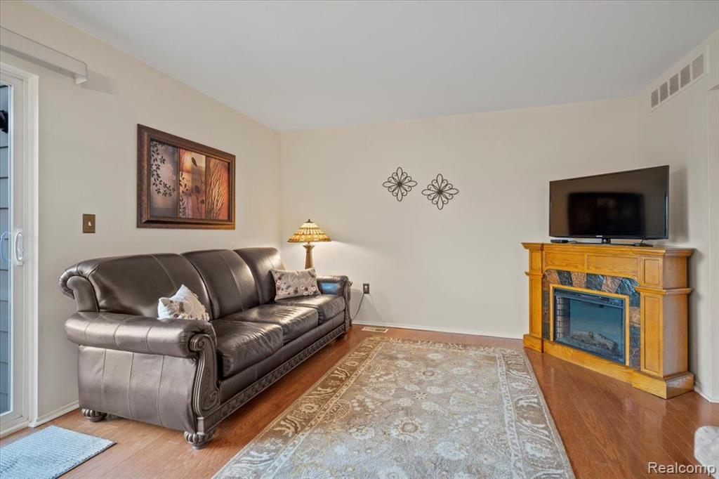 1818 SHIRE, Royal Oak, MI 48073 — Photo 13