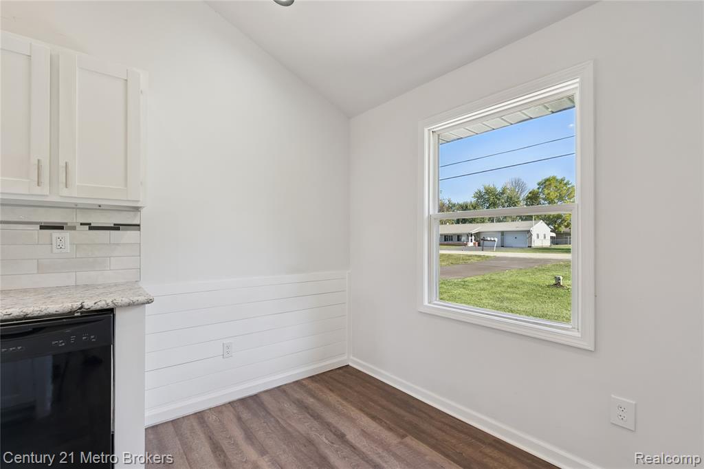 4379 Tillie Drive, Flint, MI 48504 — Photo 11