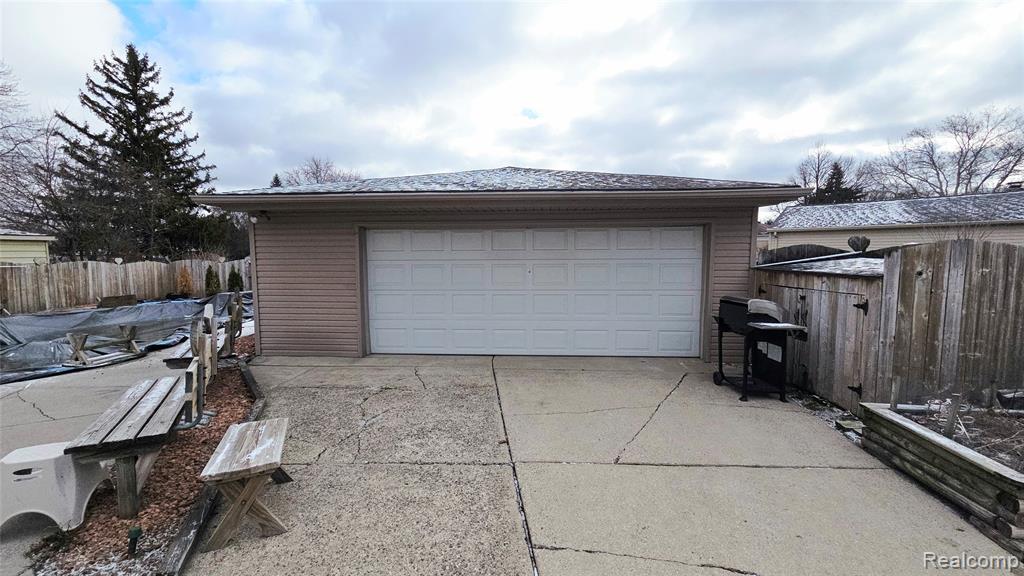 41174 Bernard Drive, Sterling Heights, MI 48313 — Photo 43