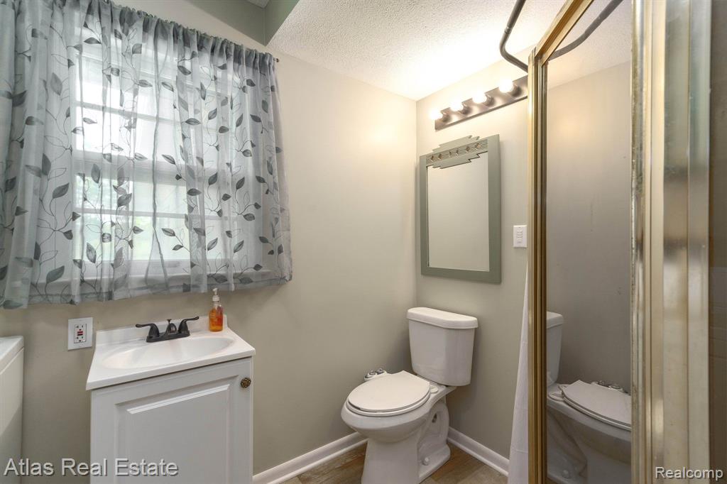 9450 HOGAN Road, Fenton, MI 48430 — Photo 24