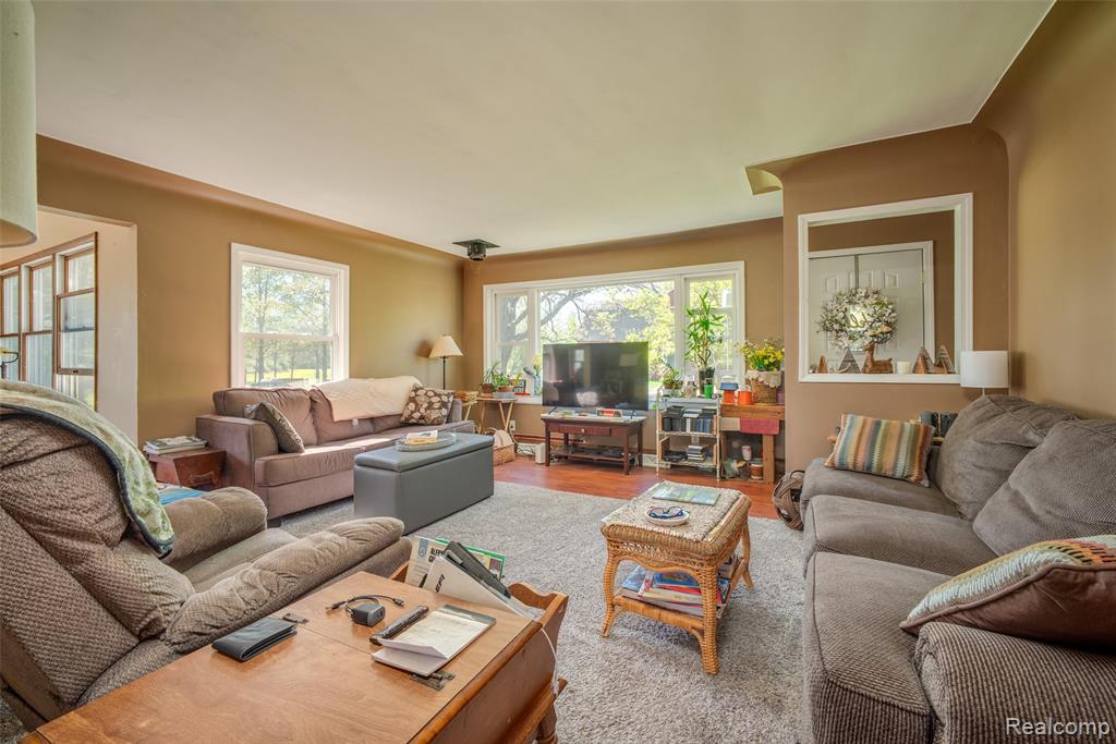 840 W Rose Center Road, Holly, MI 48442 — Photo 2