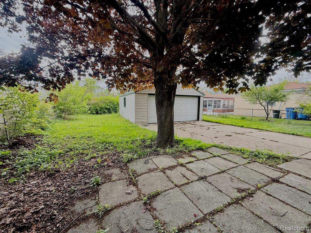 7521 N Silvery Lane, Dearborn Heights, MI 48127 — Photo 31