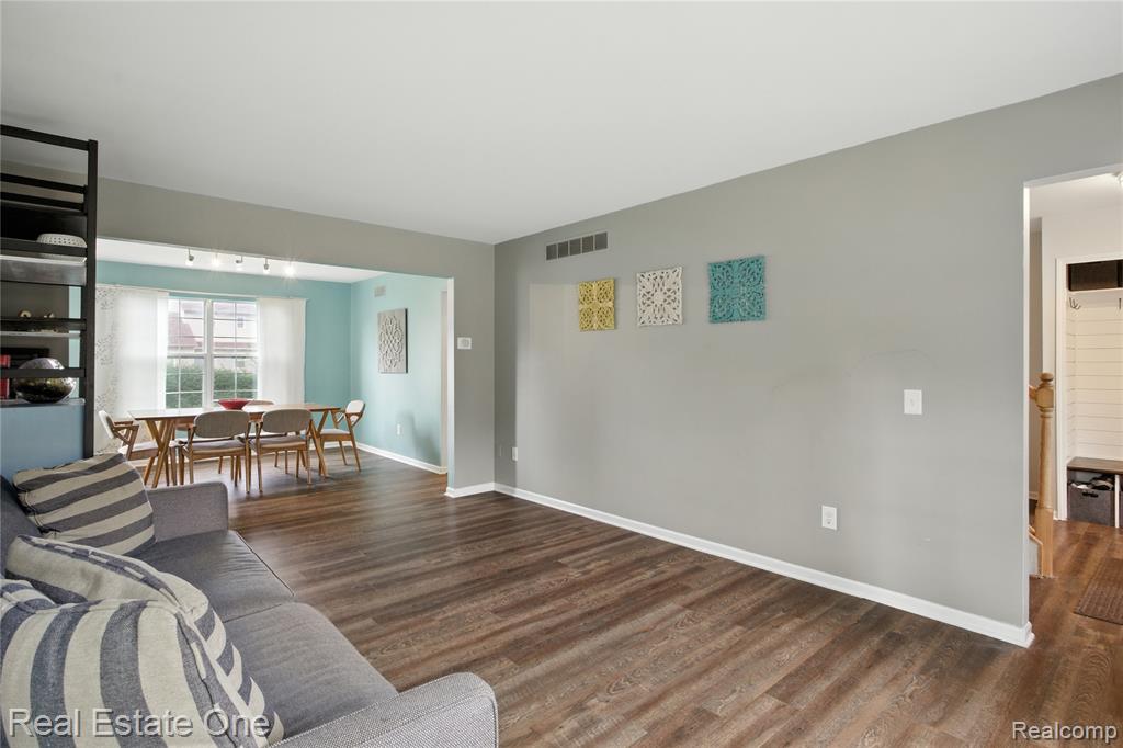 7335 Willow Oak Drive, West Bloomfield, MI 48324 — Photo 5
