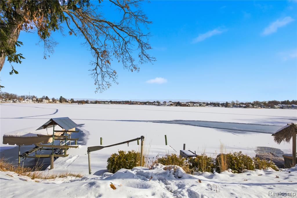 707 Buena, Lake Orion, MI, 48362