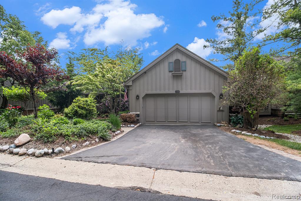 4825 Mirror Lake Drive, West Bloomfield, MI 48323 — Photo 3