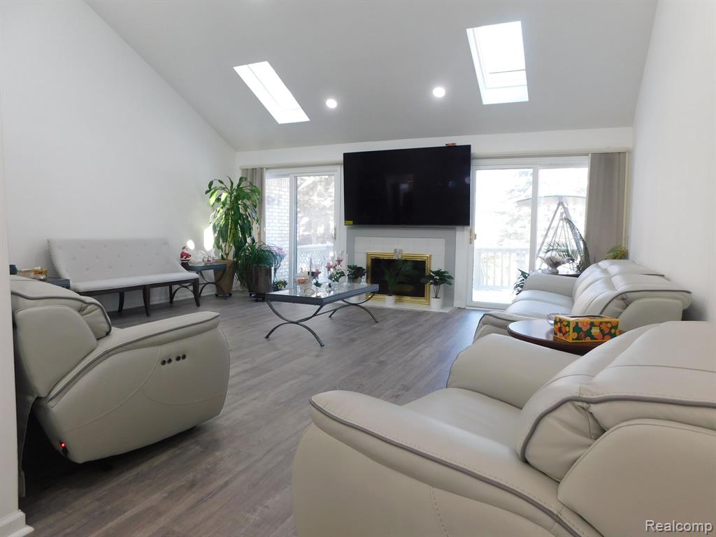 43175 W KIRKWOOD Drive, Clinton Twp, MI 48038 — Photo 11