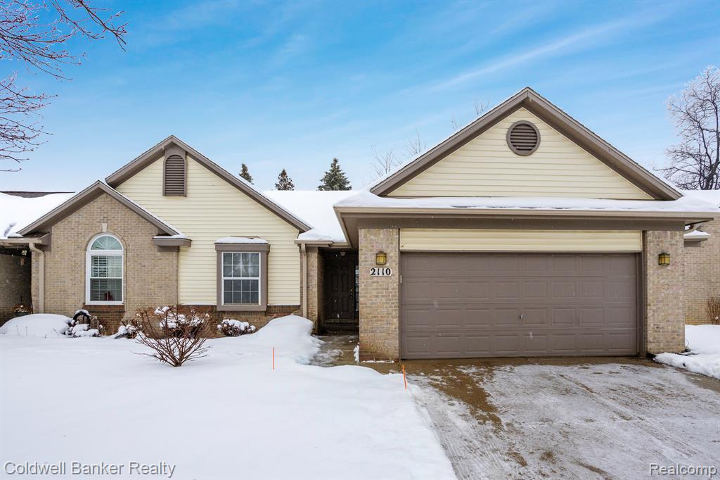 2110 Pleasant Drive, 46, Commerce Twp, MI 48390 — Photo 2