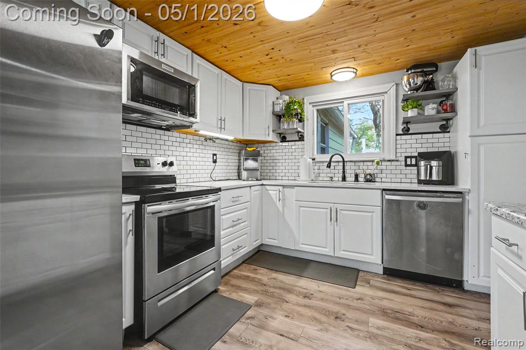 1721 ALMA Avenue, Waterford, MI 48327 — Photo 11