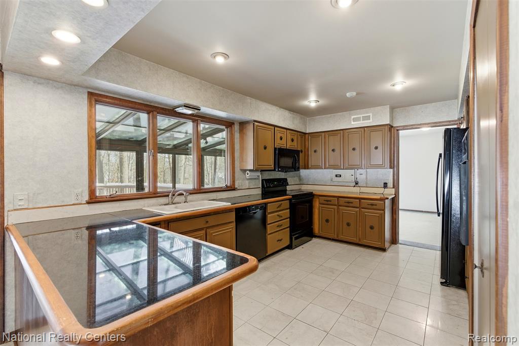 4710 Cove Road, West Bloomfield, MI 48323 — Photo 27