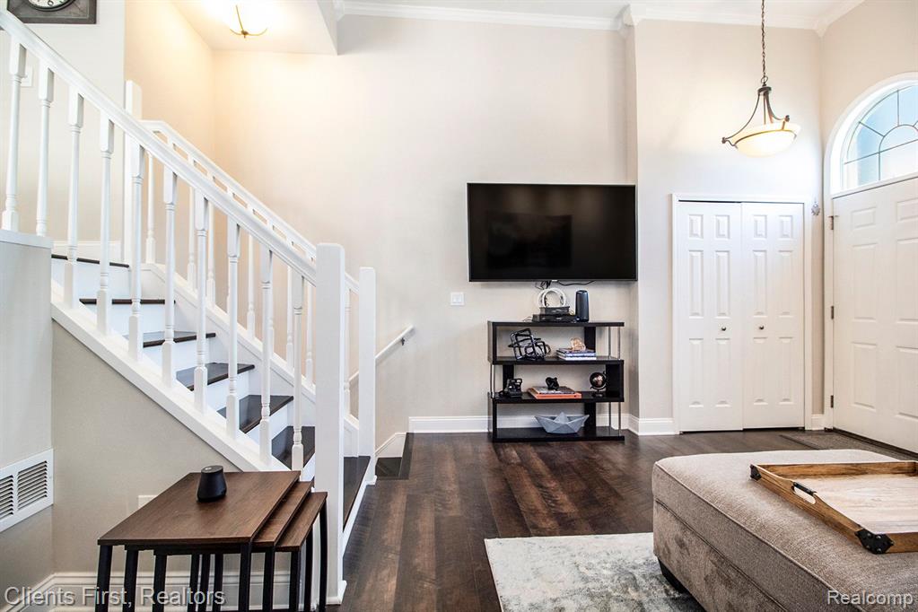 16870 FARMINGTON Road, Livonia, MI 48154 — Photo 7