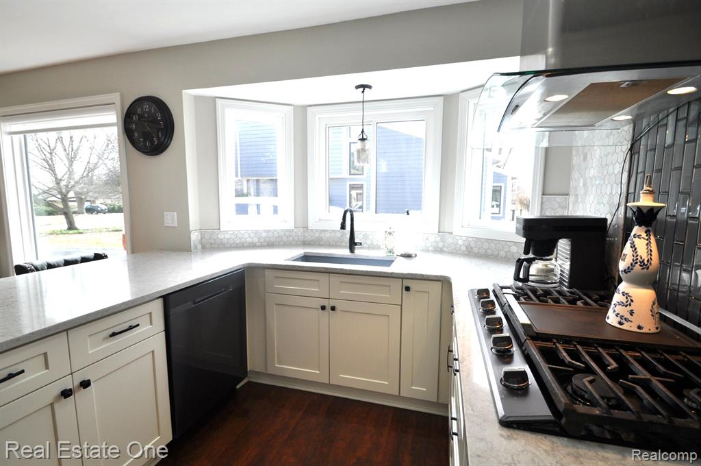 53447 GARLAND Drive, Macomb, MI 48316 — Photo 10