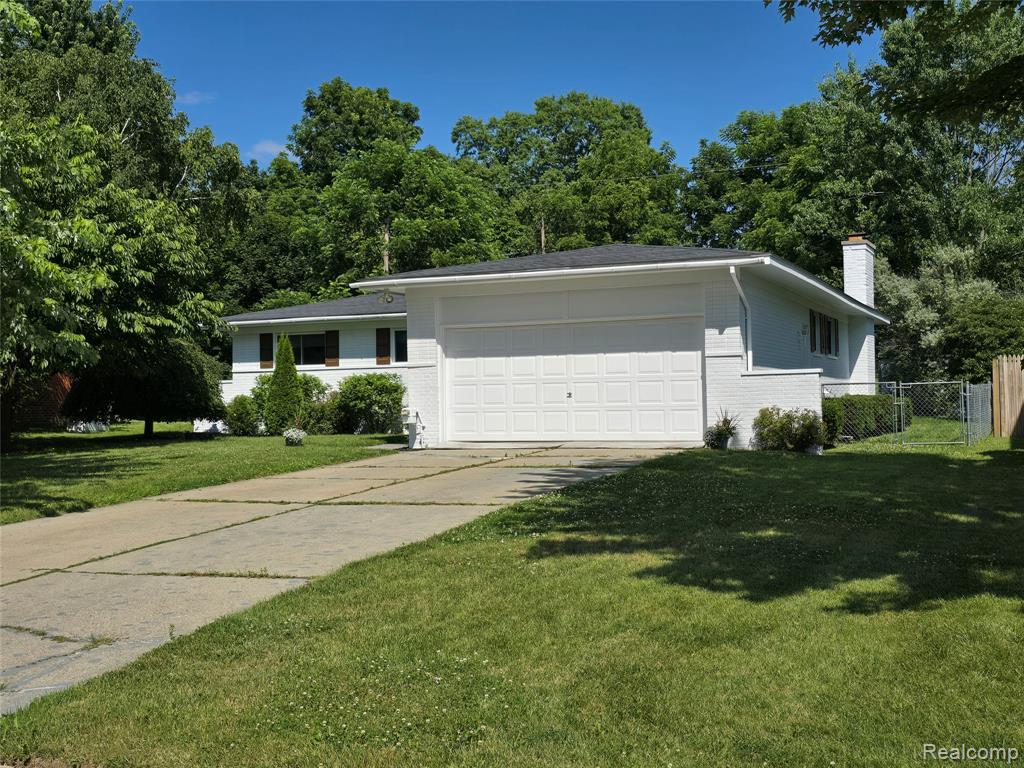 5333 FERN Avenue, Grand Blanc, MI 48439 — Photo 2