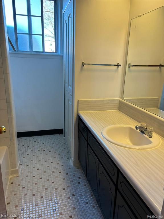 8219 DENWOOD Drive, Sterling Heights, MI 48312 — Photo 17