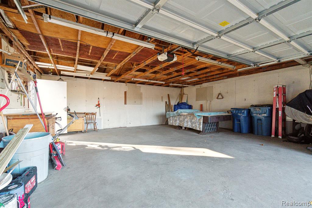 324 EAST Street, Holly, MI 48442 — Photo 26