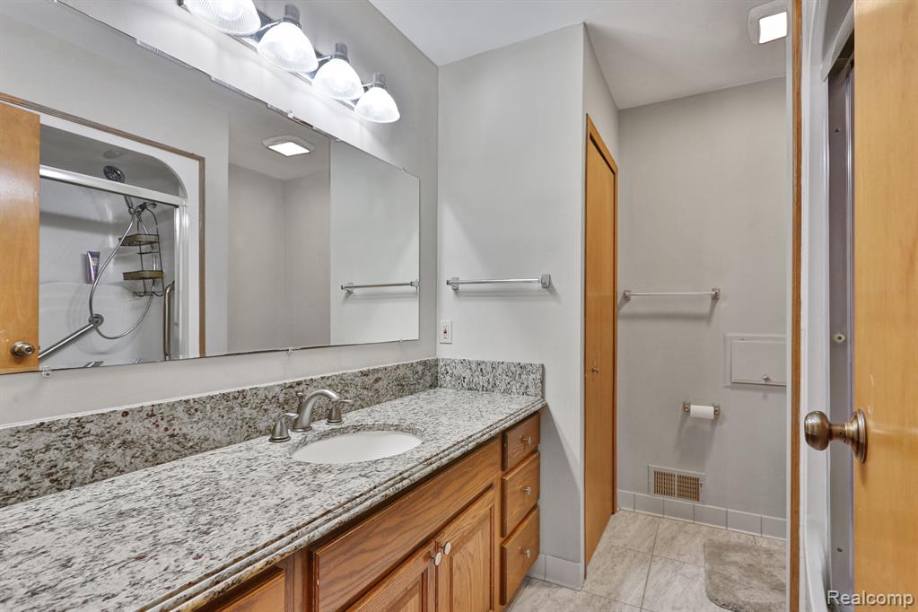 53201 MARANATHA Lane, Wixom, MI 48393 — Photo 19
