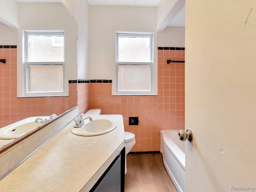 8651 HAZELTON Street, Dearborn Heights, MI 48127 — Photo 15