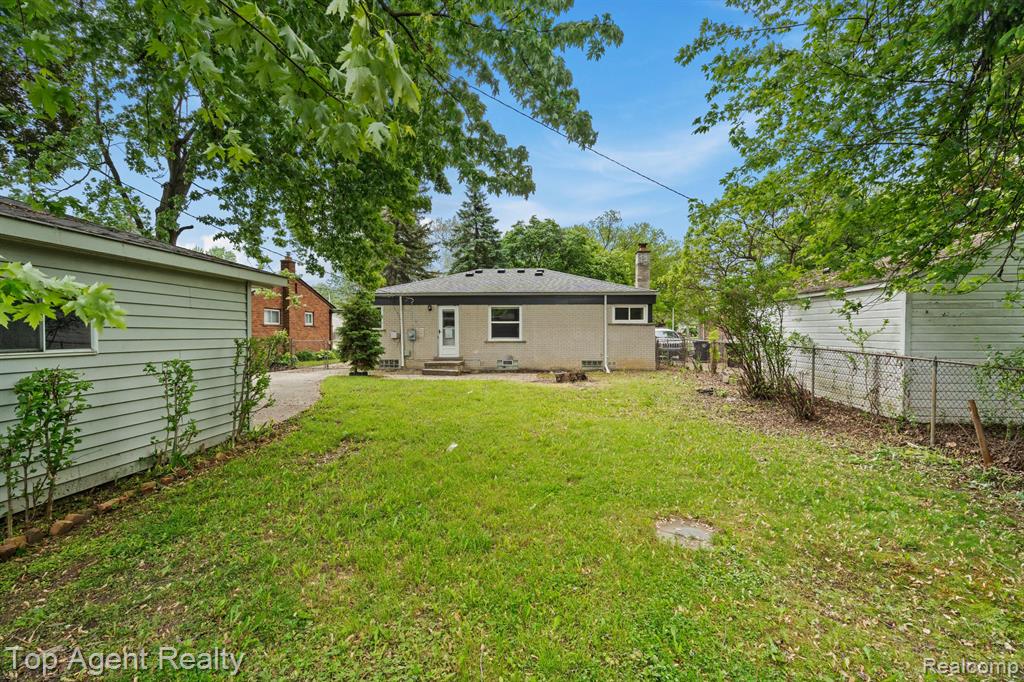 9319 MERRIMAN Road, Livonia, MI 48150 — Photo 29