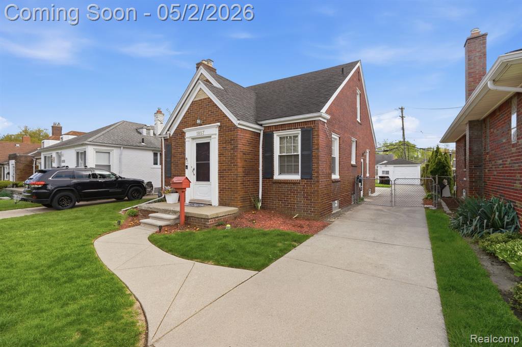 1857 Roslyn Road, Grosse Pointe Woods, MI 48236 — Photo 3