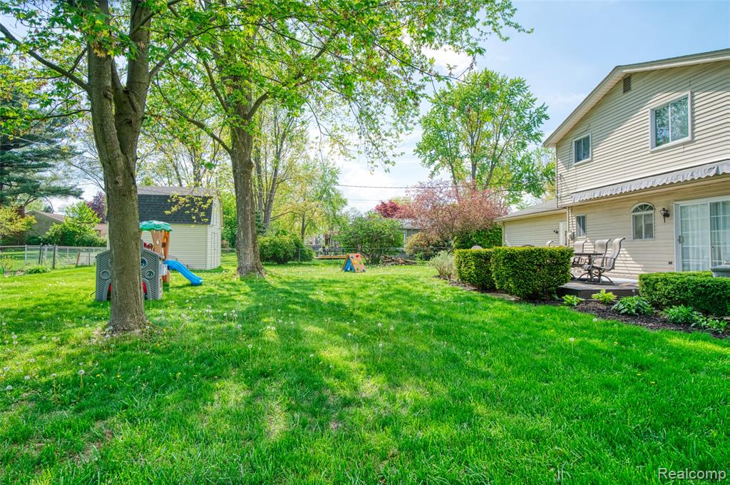 4231 Stanley Court, Waterford, MI 48329 — Photo 30