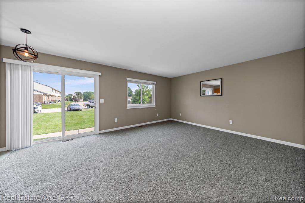 48558 Sugarbush, Chesterfield, MI 48047 — Photo 7
