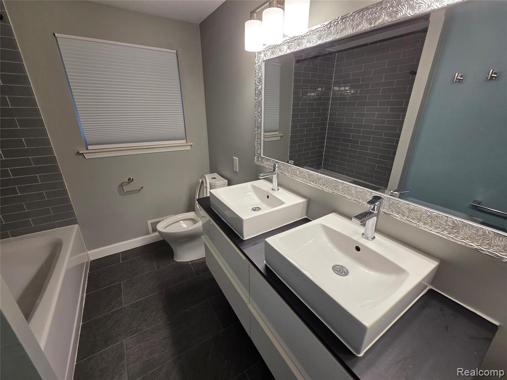 6076 Glen Eagles Drive, West Bloomfield, MI 48323 — Photo 23