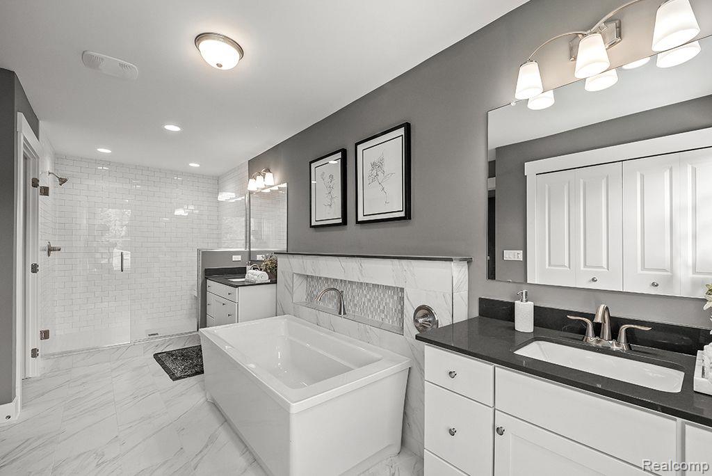 13732 EAGLES WAY Drive, Shelby, MI 48315 — Photo 9