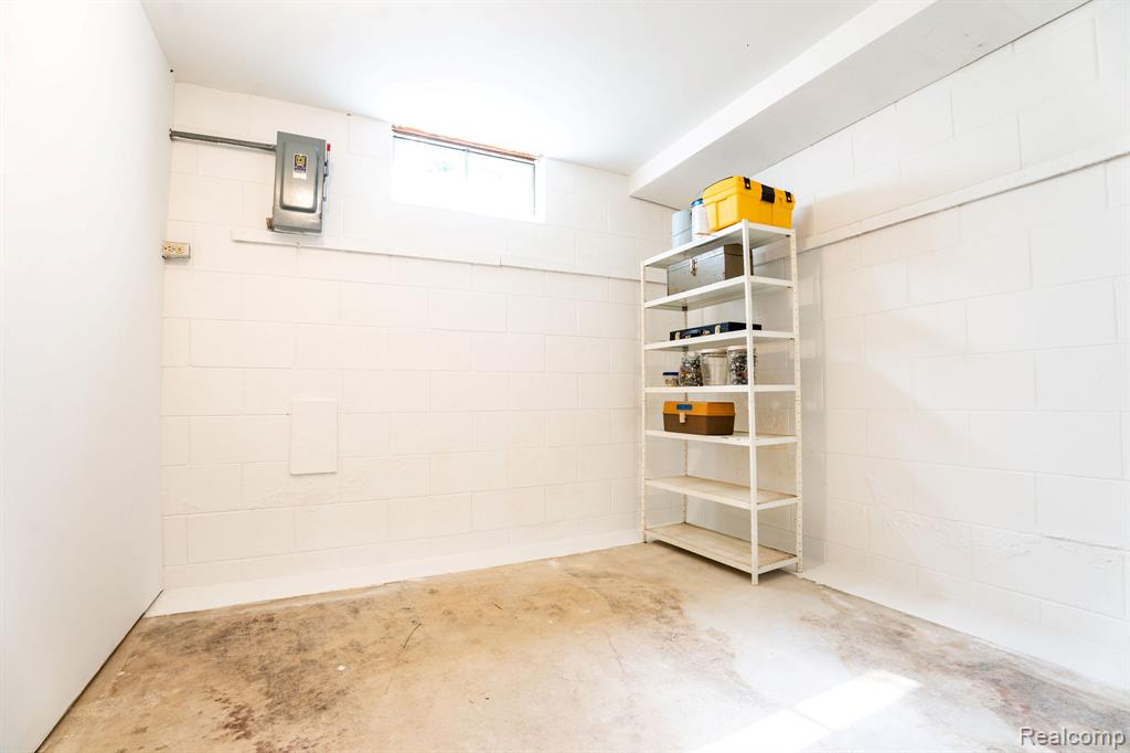 4190 Charter Oak Drive, Flint, MI 48507 — Photo 33