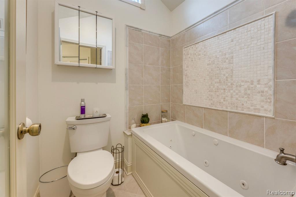 833 N Pointe, Port Huron, MI 48060 — Photo 22
