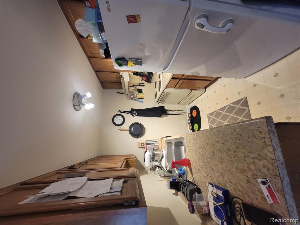 27689 Harrison Woods Lane, Harrison Township, MI — Photo 5