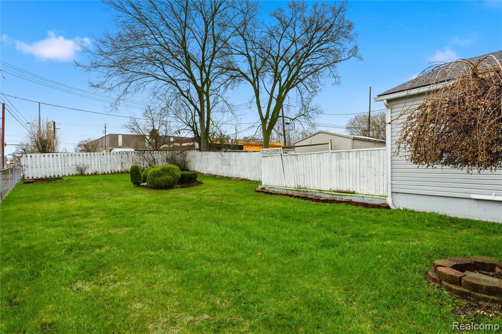 640 Martin Luther King Jr Boulevard S, Pontiac, MI 48341 — Photo 40