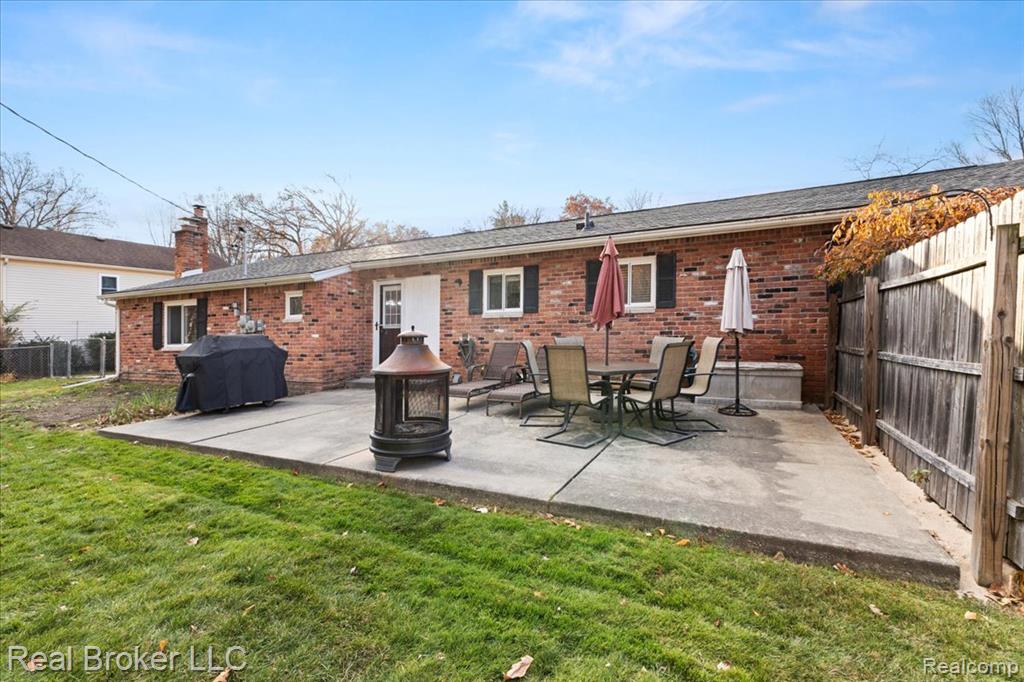 52048 Brentwood Drive, Shelby Twp, MI 48316 — Photo 42