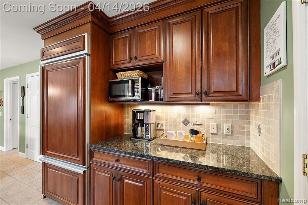 31251 Heath Court, Beverly Hills, MI 48025 — Photo 12