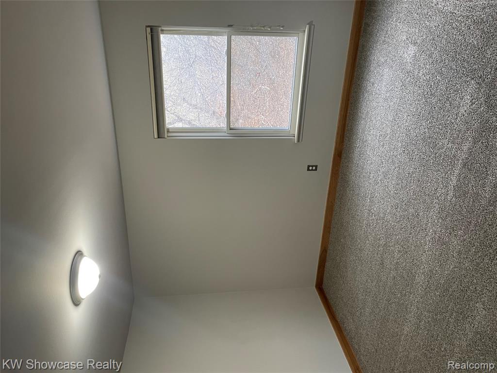 527 E University Drive, Rochester, MI 48307 — Photo 5