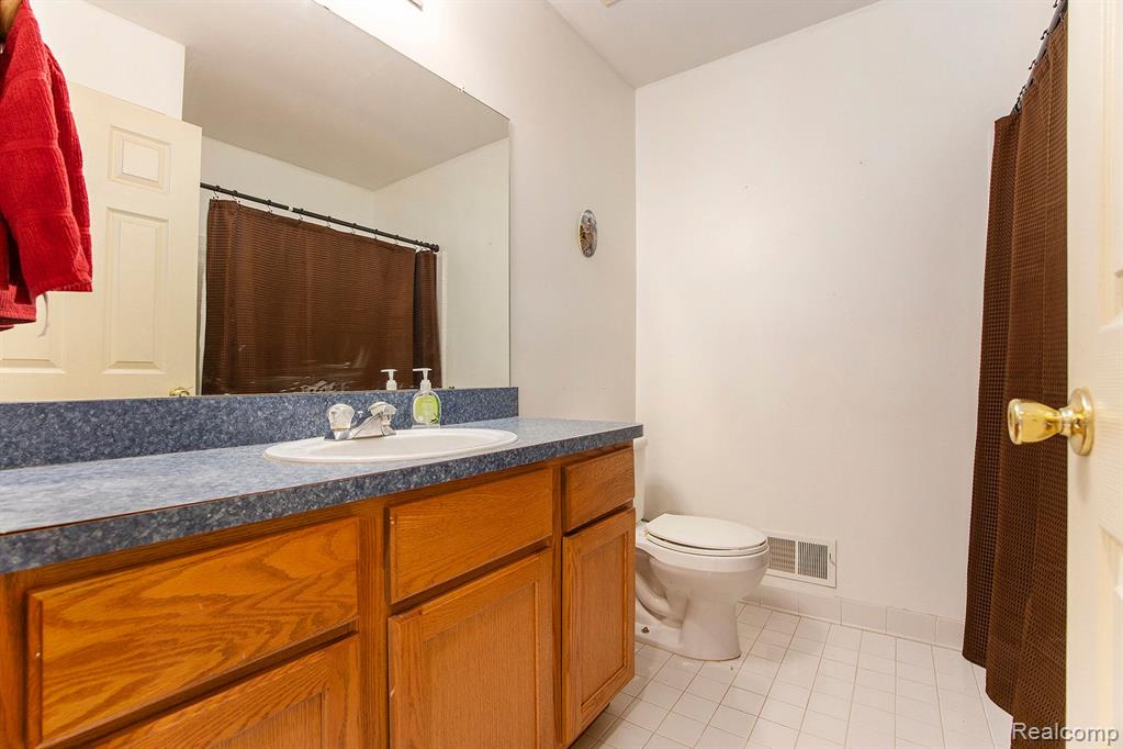 52644 CLEVELAND Street, New Baltimore, MI 48047 — Photo 18
