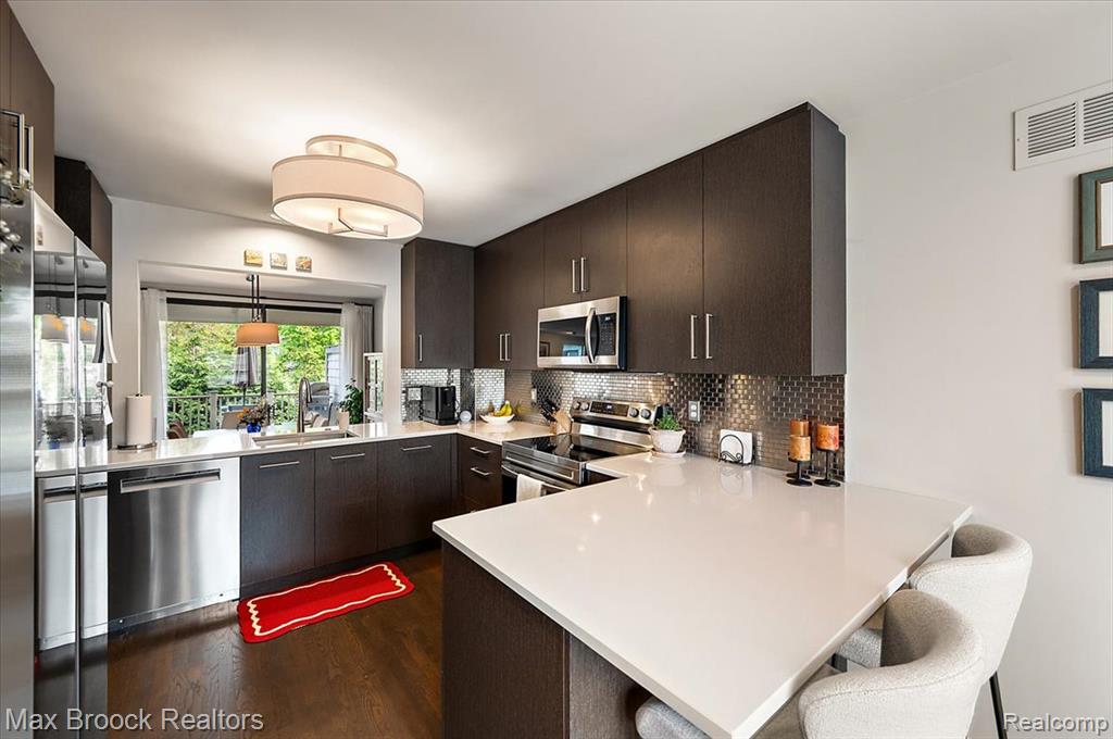 911 Tartan Trail, Bloomfield Hills, MI 48304 — Photo 18