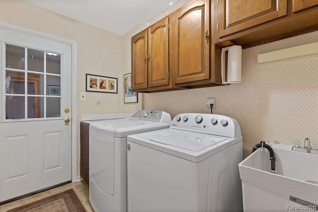 42126 BAINTREE Circle, Northville, MI 48168 — Photo 32