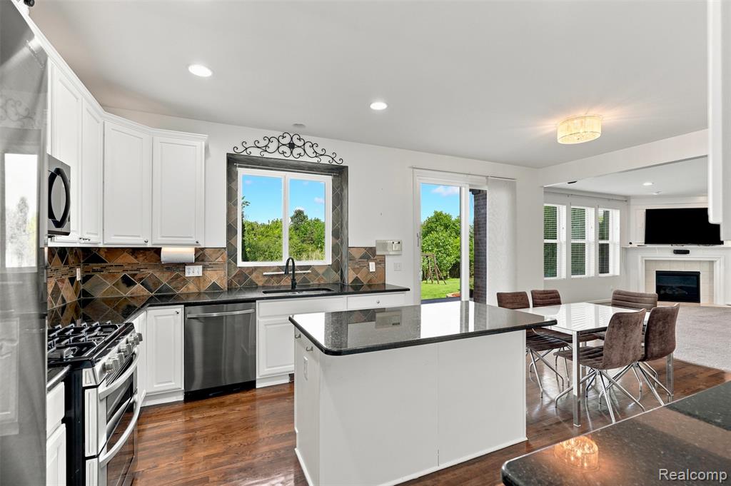49894 Bloomsbury Lane, Macomb, MI 48044 — Photo 13