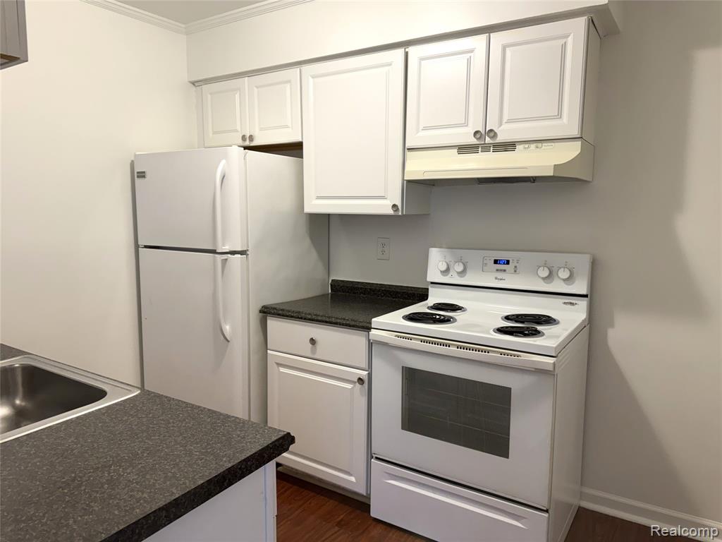 27048 Winchester Street, Brownstown, MI 48183 — Photo 2
