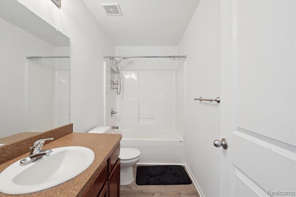 9998 ROLAN MEADOWS Drive, Belleville, MI 48111 — Photo 41