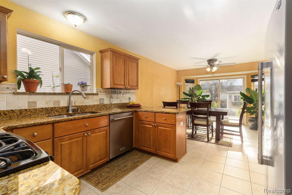 230 E Elizabeth Street, Lake Orion, MI 48362 — Photo 23