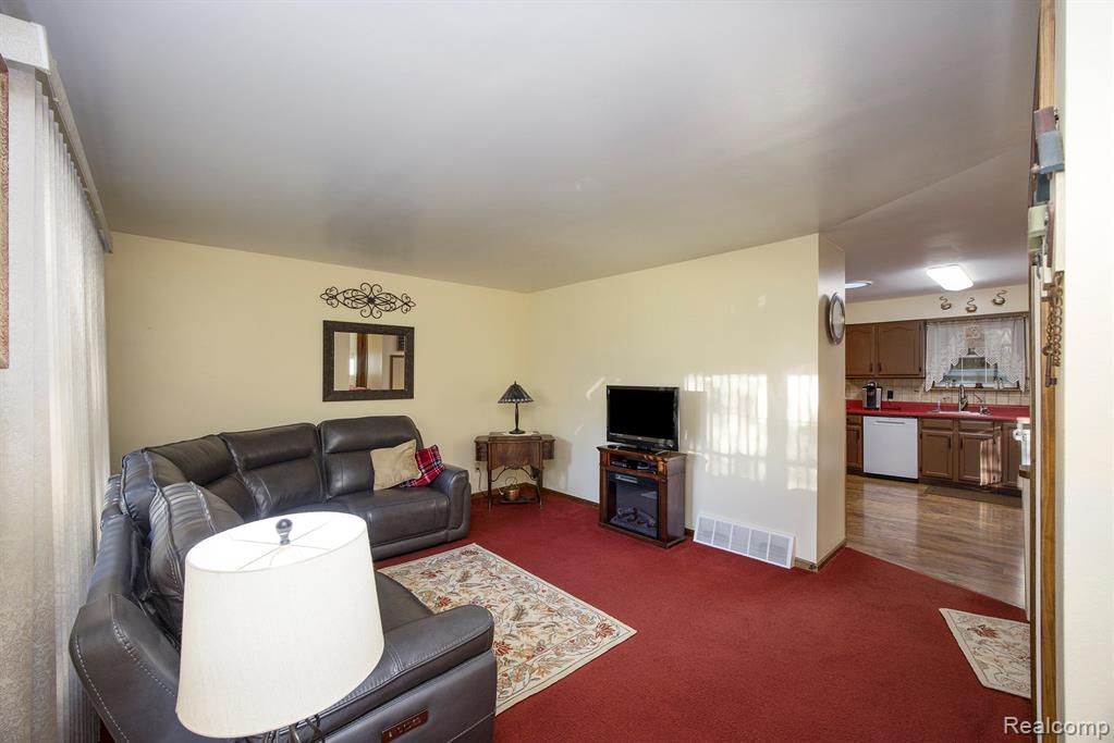 2486 Bowman Road, Imlay City, MI 48444 — Photo 2