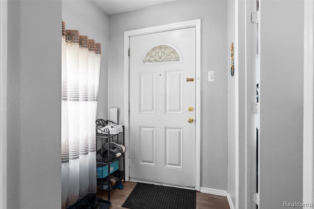 1325 E Lake Drive, Novi, MI 48377 — Photo 5