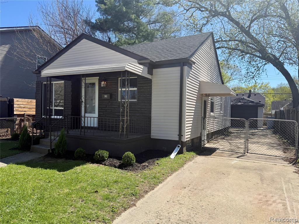 828 E Elza Avenue, Hazel Park, MI 48030 — Photo 2