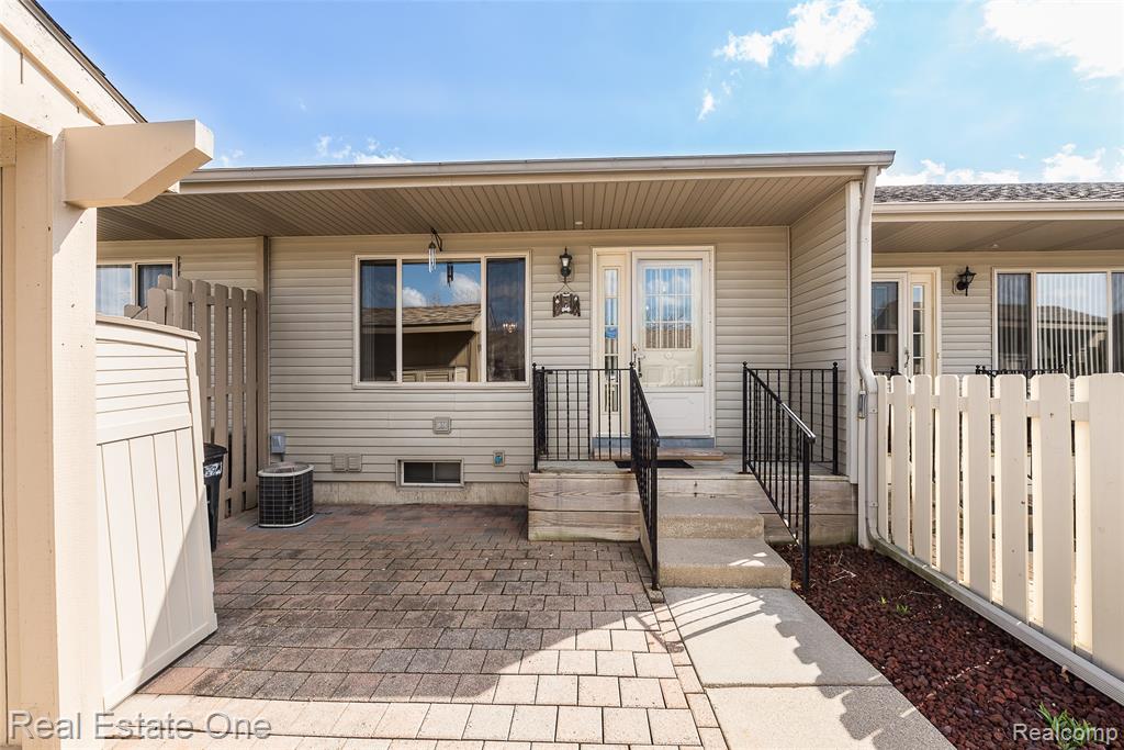 62181 ARLINGTON CIRCLE, 4, South Lyon, MI 48178 — Photo 4