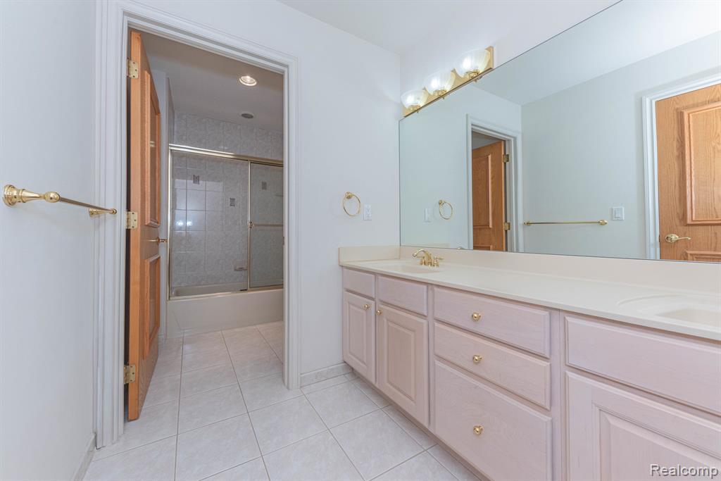 5003 HICKORY POINTE Drive, Orchard Lake Village, MI 48323 — Photo 63