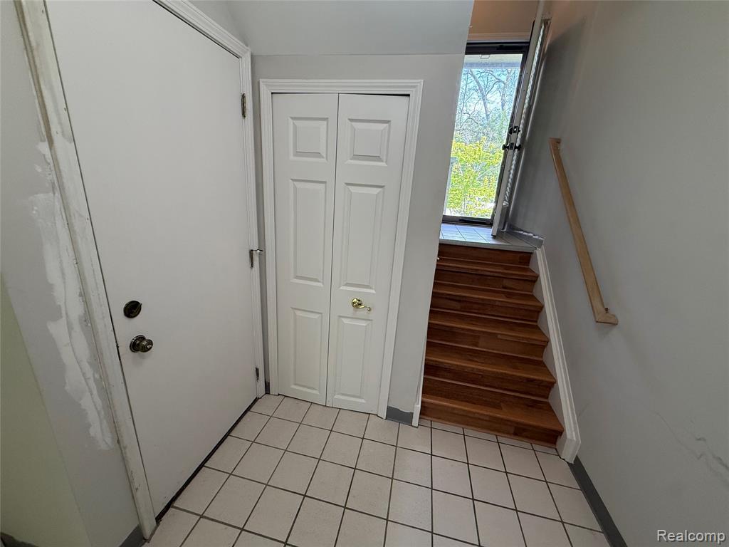 7059 Colonial Oaks Drive, Waterford, MI 48327 — Photo 48