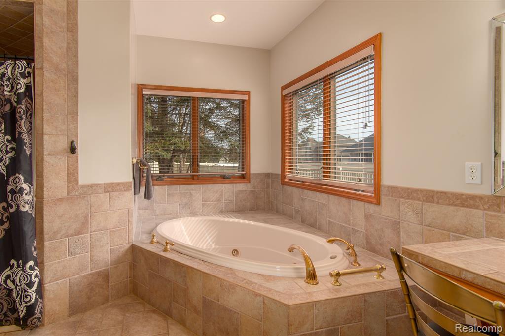 5271 WYNDEMERE Square, Swartz Creek, MI 48473 — Photo 25
