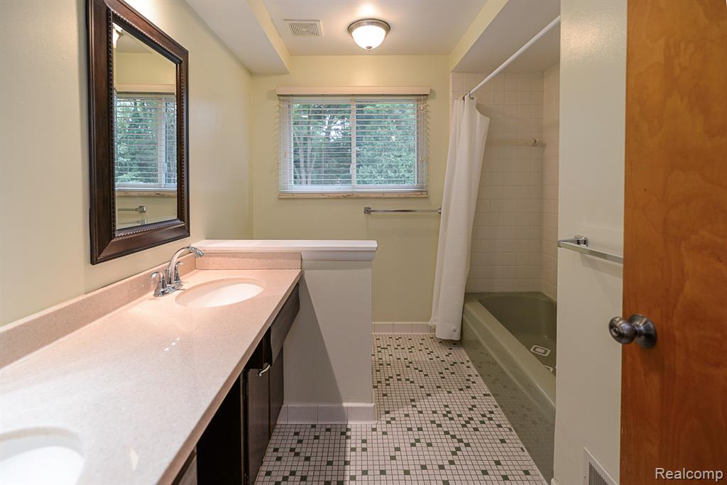 4355 Joanne Drive, Ann Arbor, MI 48103 — Photo 41