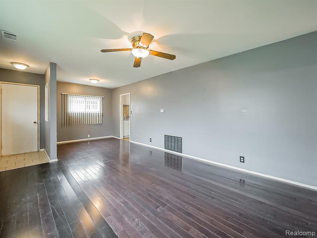 948 E Kalama Avenue, Madison Heights, MI 48071 — Photo 3