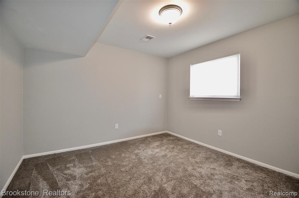 7244 Chapel View Drive, Clarkston, MI — Photo 31